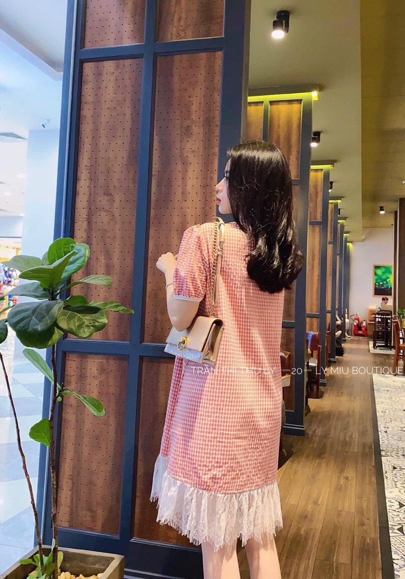 Đầm suông caro tay ngắn phối ren nữ tính
