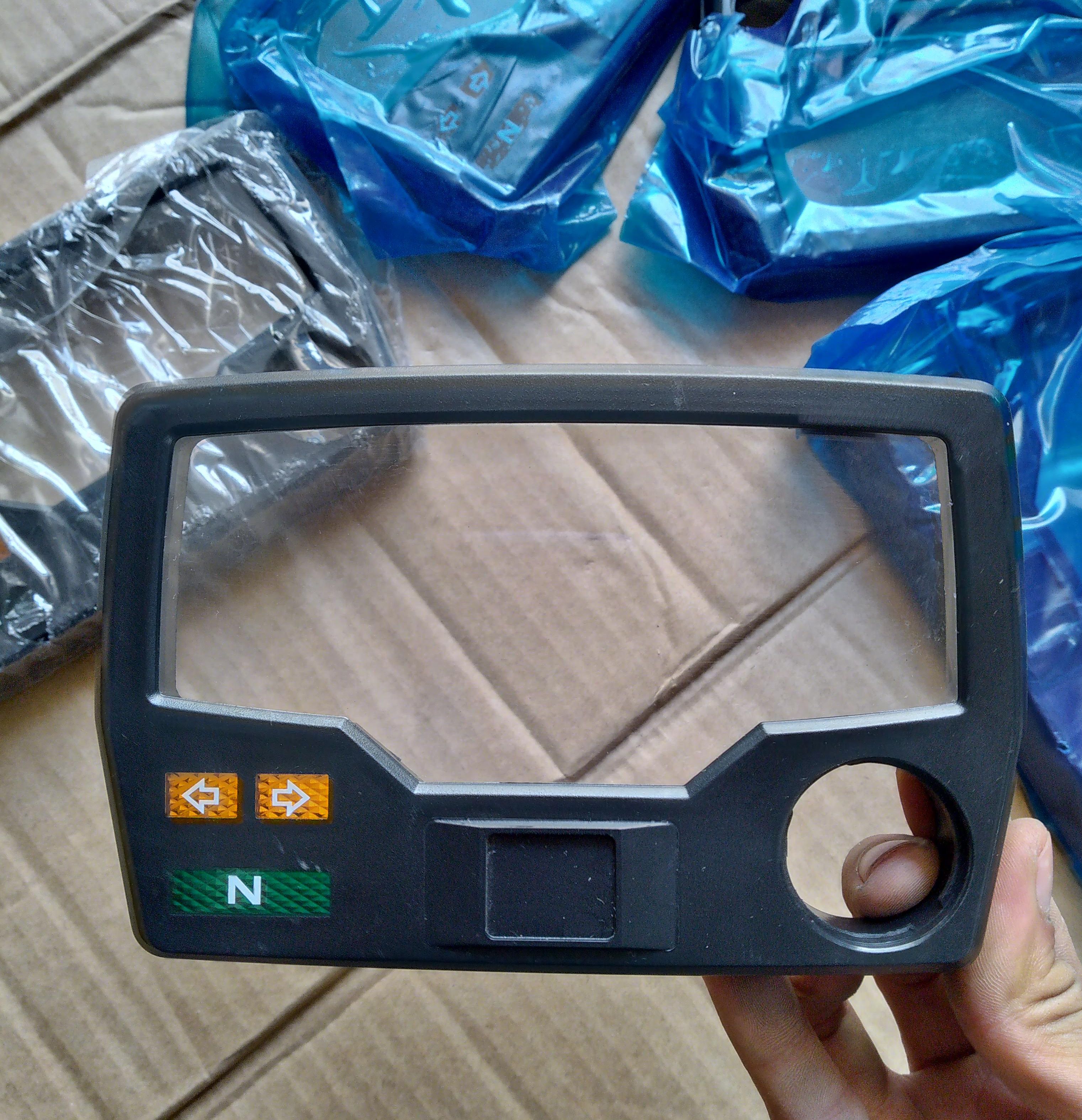 mặt kính đồng hồ xe win 100