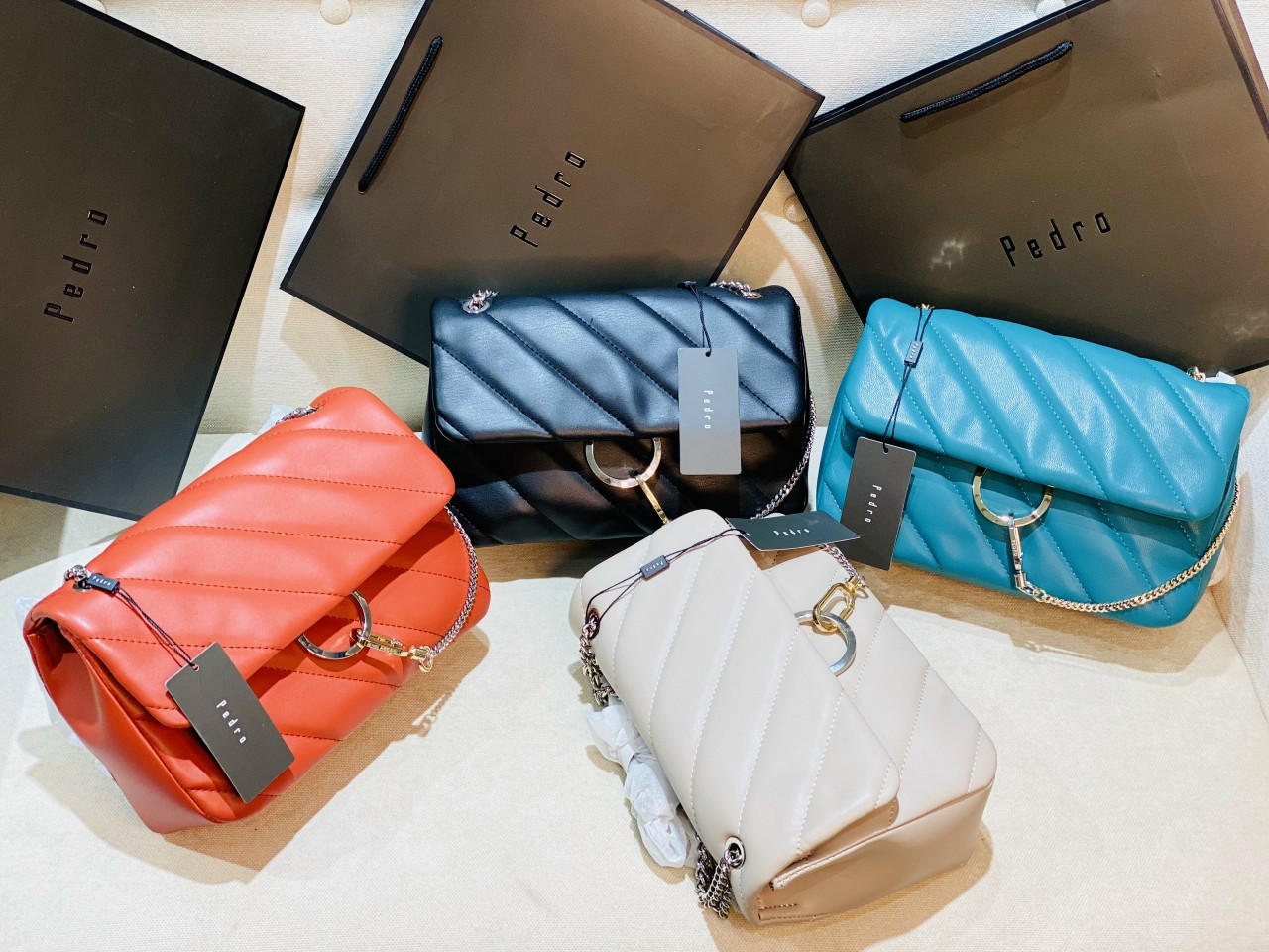 Túi đeo chéo  (4 nhóm màu) da mềm mịn pw2-75060051