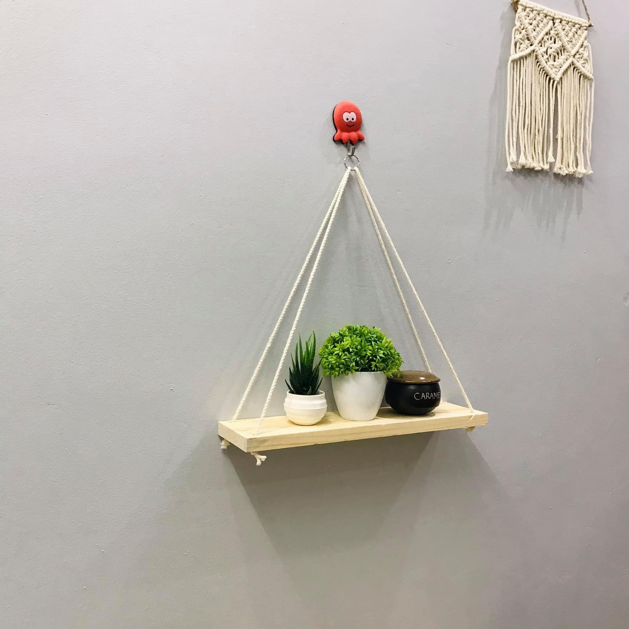 kệ gỗ treo tường trang trí  có dây kích thước 30x10 cm
