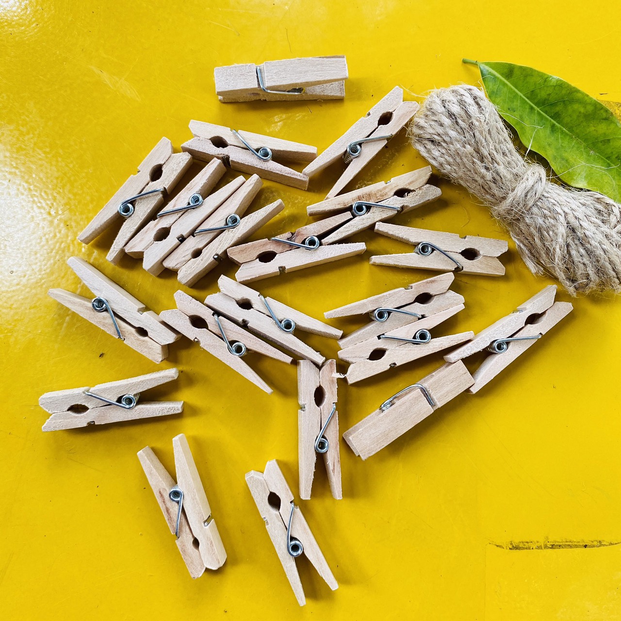 [HCM]Lẻ 10 Kẹp Gỗ Thông Nhiều Màu Hoặc Trơn Trang trí nhà cửa