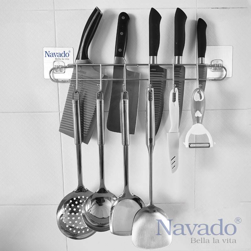 [HCM][GIÁ RẺ] KỆ CÀI DAO THỚT INOX GS - 5004(MÃ MỚI 2020) - KỆ CÀI DAO CÓ MÓC TREO TIỆN LỢI TREO KHĂN TREO XOONG NỒI - KỆ NHÀ BẾP ĐA NĂNG CHẮC CHẮN CỠ LỚN - THANH TREO ĐỒ DÙNG CÓ MÓC