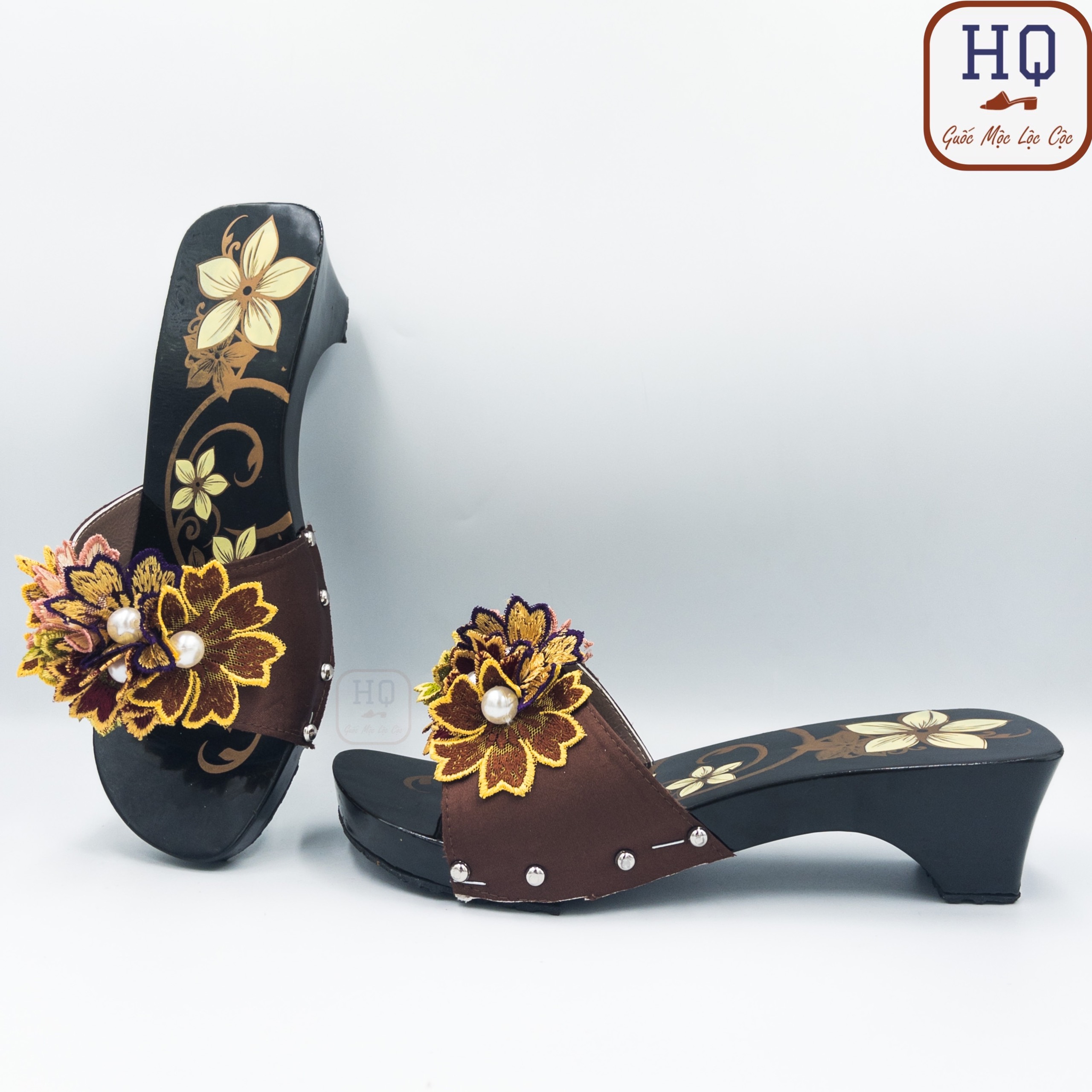 Guốc gỗ 5 phân sơn mài đen in hoa dép gỗ quai lụa kết Cát Cánh guốc mộc đế xuồng 5cm mặc áo dài bà ba pháp phục bộ đi lễ chùa