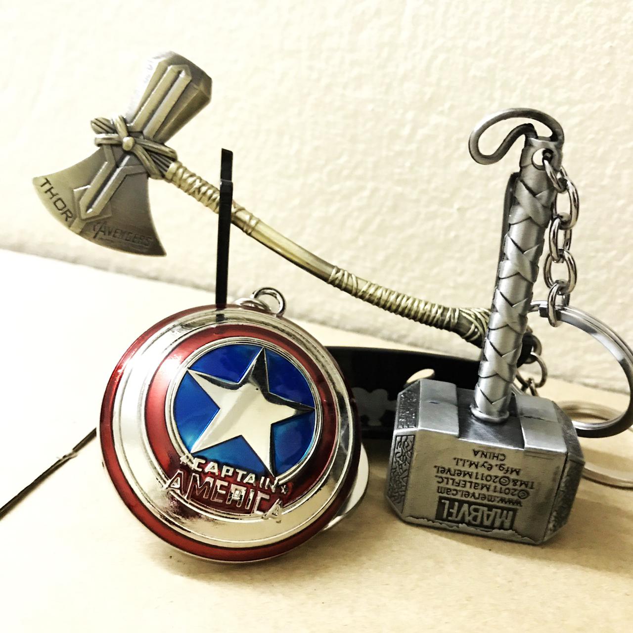 Combo 3 Móc Khóa Avengers: Captain Ameria, Riu Thor, Búa Thor - Tặng Kệ Trưng Bầy - Móc Khóa Marvel Infinity War