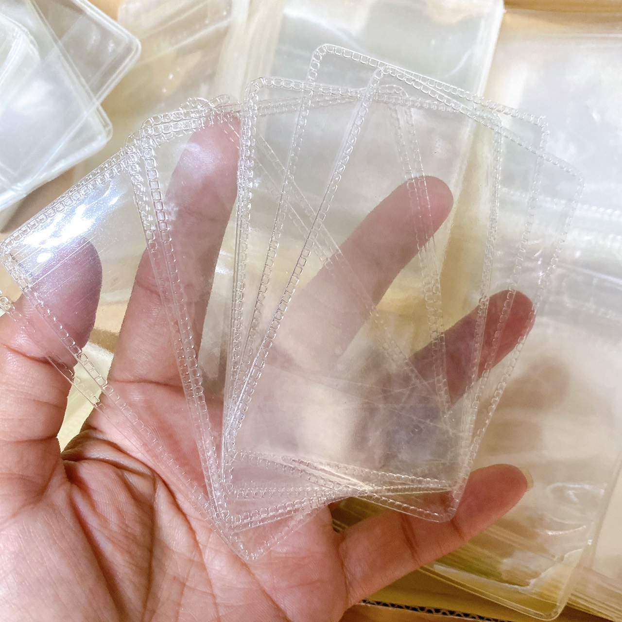 (COMBO10)-VỎ BỌC THẺ ATM,CCCD,BẰNG LÁI XE,BHYT,BHXM,HỘ CHIẾU,SỔ ĐỎ HỒNG,ĐĂNG KIỂM,SỔ KHÁM BỆNH Nhựa PvC Trong Suốt, Siêu Dẻo Có Nắp...