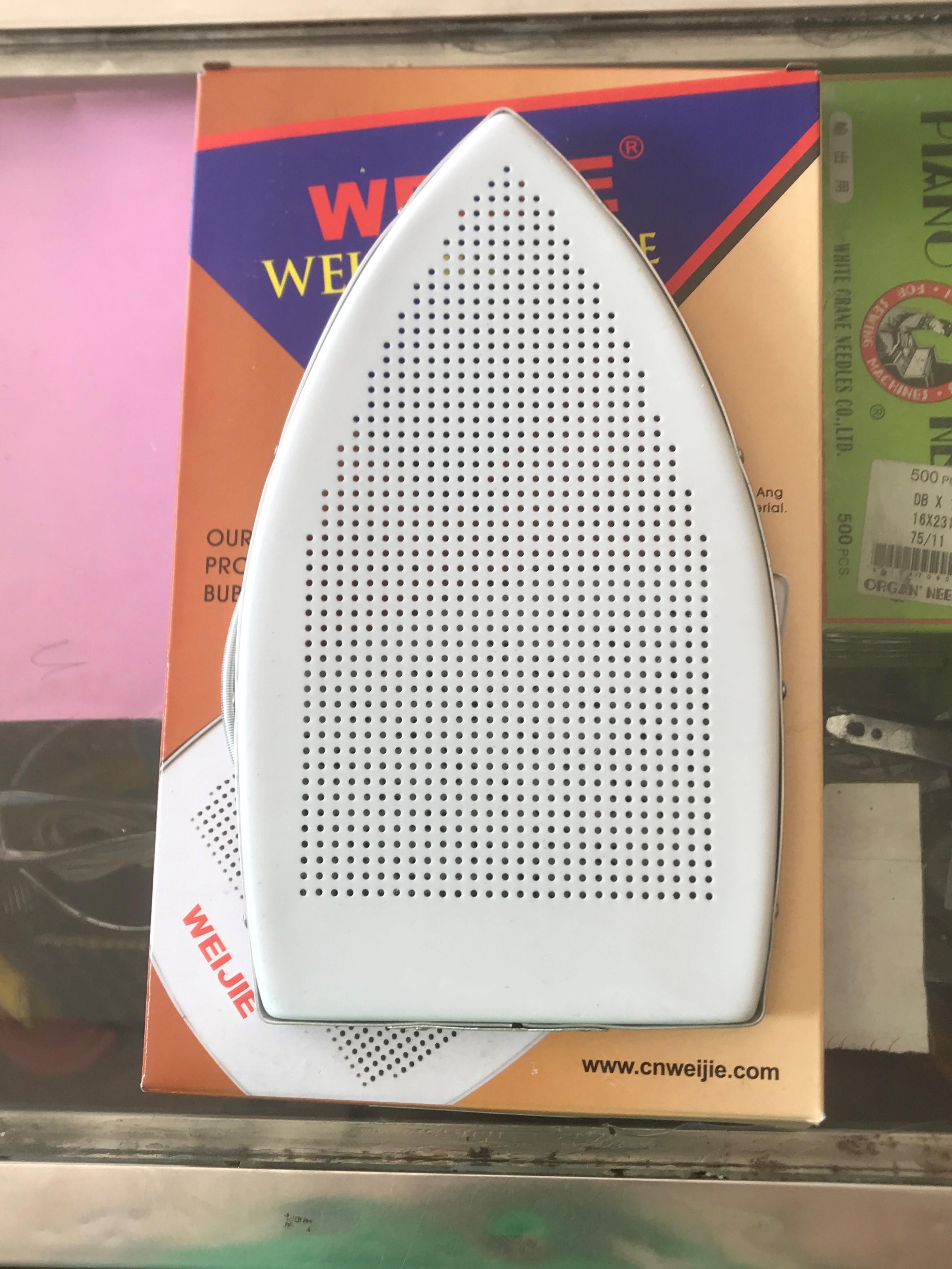 Mặt nạ chống bóng bàn ủi hơi nước bình treo pen520