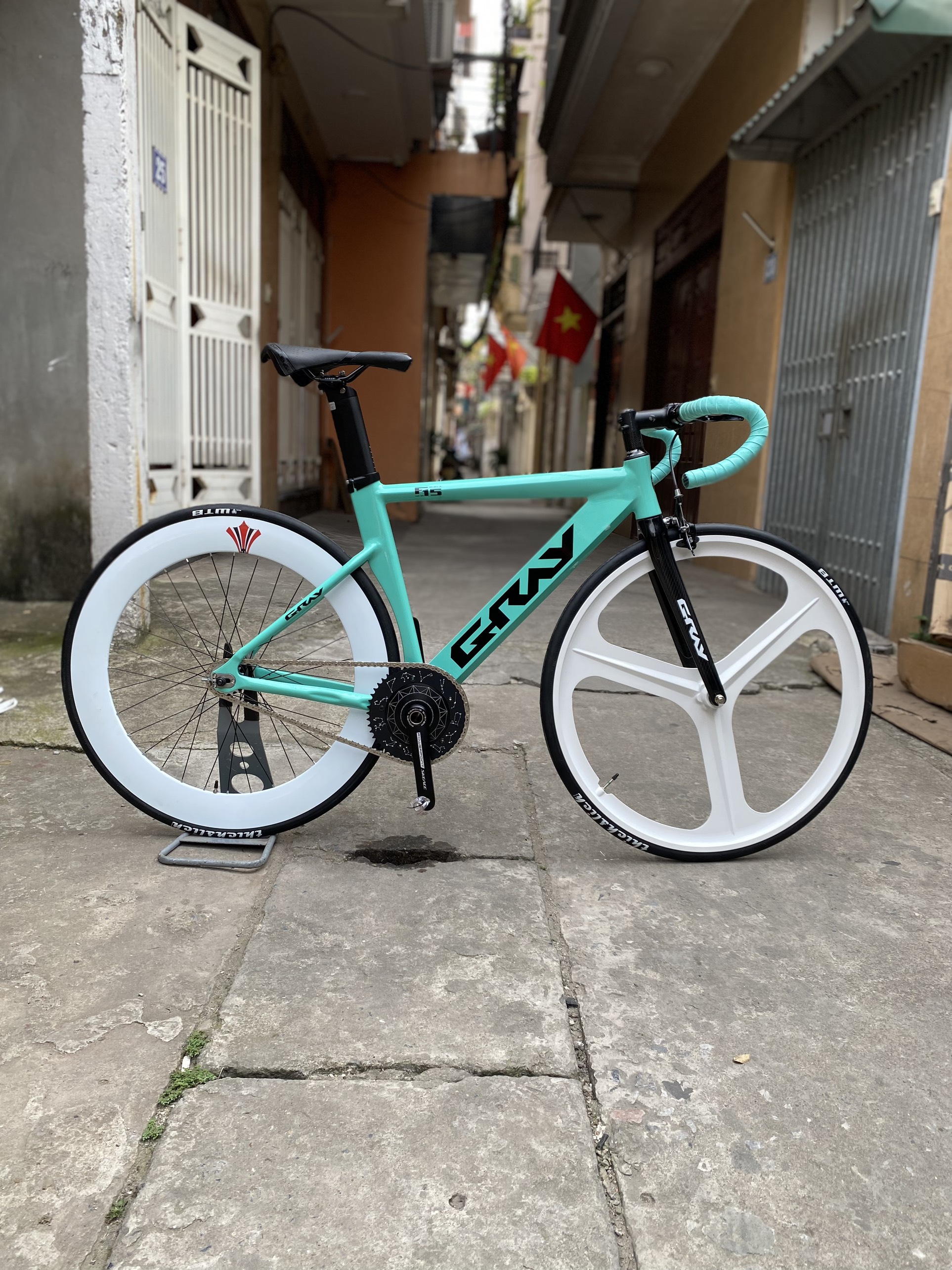 Chat với shop trước khi đặt hàng) Xe đạp fixed gear Gray f15 màu xanh bánh trước 3 đao, sau 7cm trắn