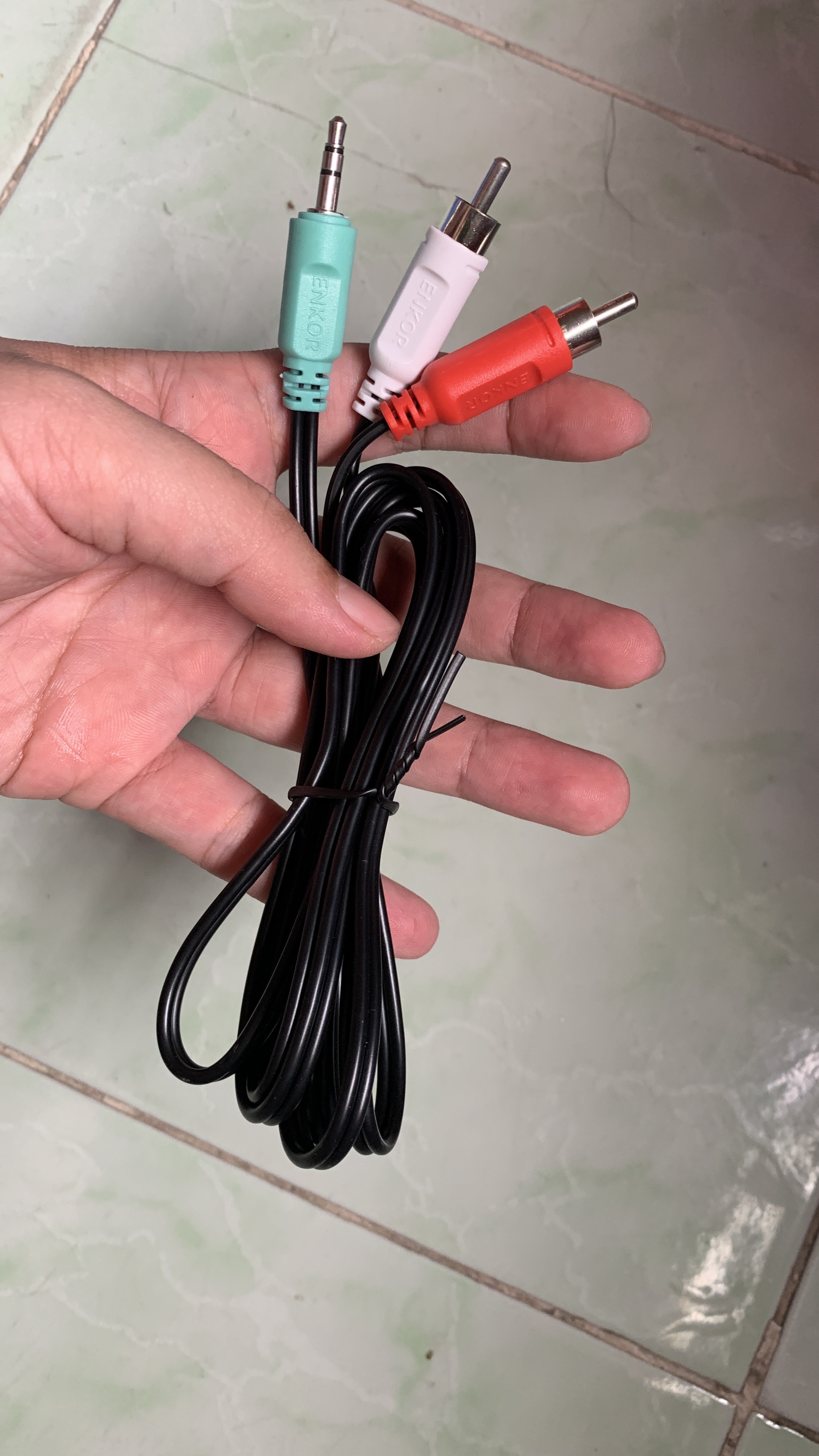 Dây audio 3.5mm ra 2 đầu rca enkor - hàng chính hãng.