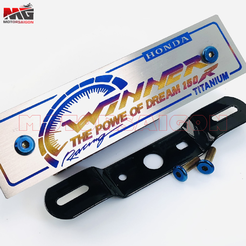 [HCM]Bảng tên WINNER titan nguyên khối tặng pát gắn bảng tên winner và ốc titan gắn bảng tên 6l2