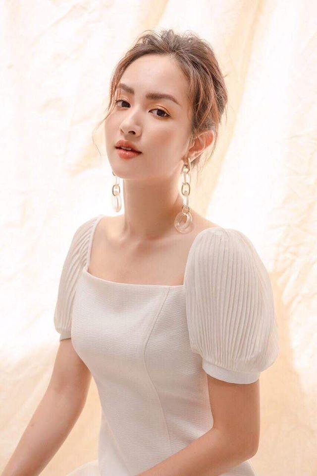 Đầm dự tiệc trắng tay bồng công chúa