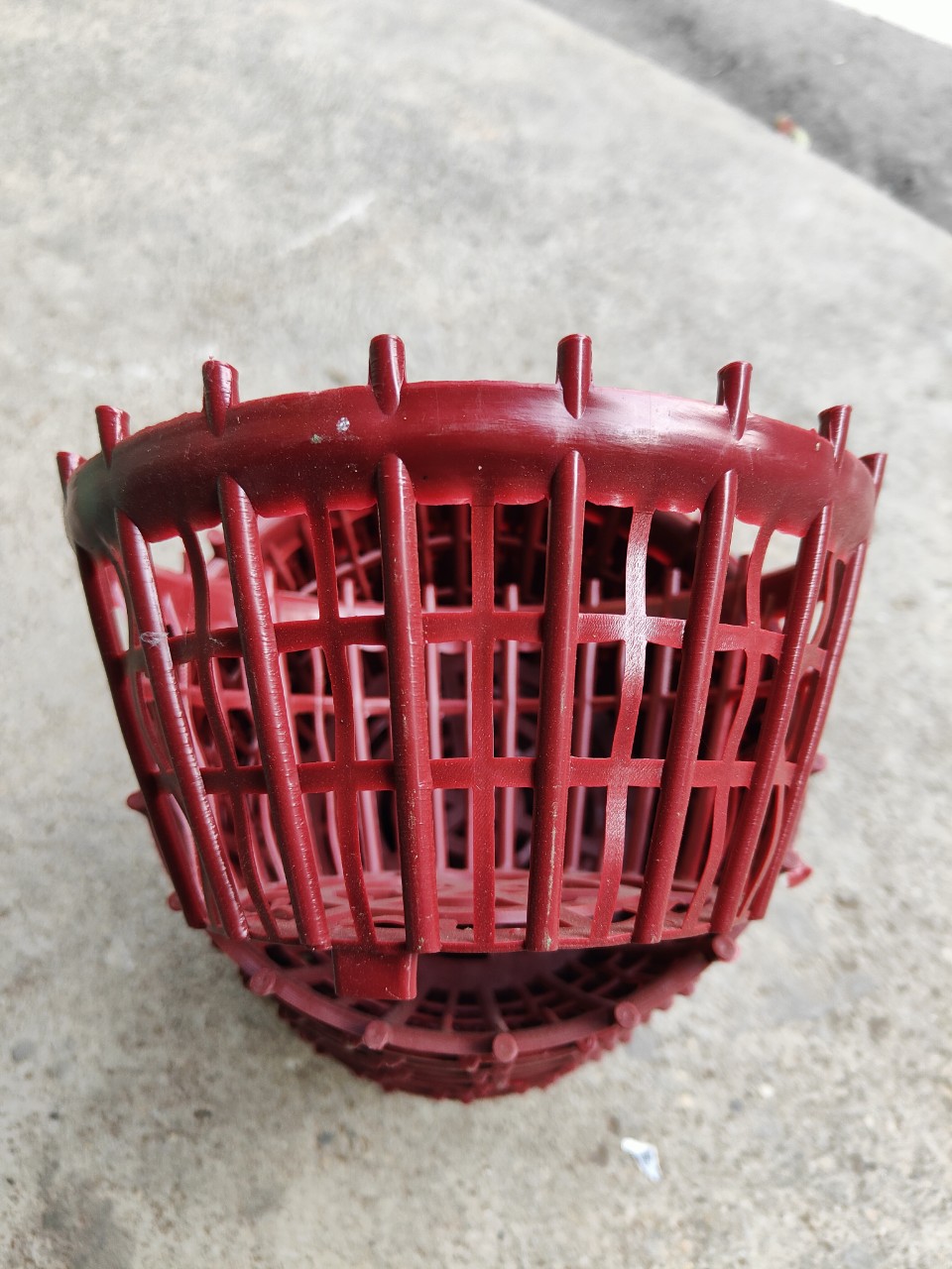 Combo 10 chậu lan nhựa giả gỗ trồng lan phi 27 và móc kẽm treo chậu (có nan phụ chống rơi giá thể)