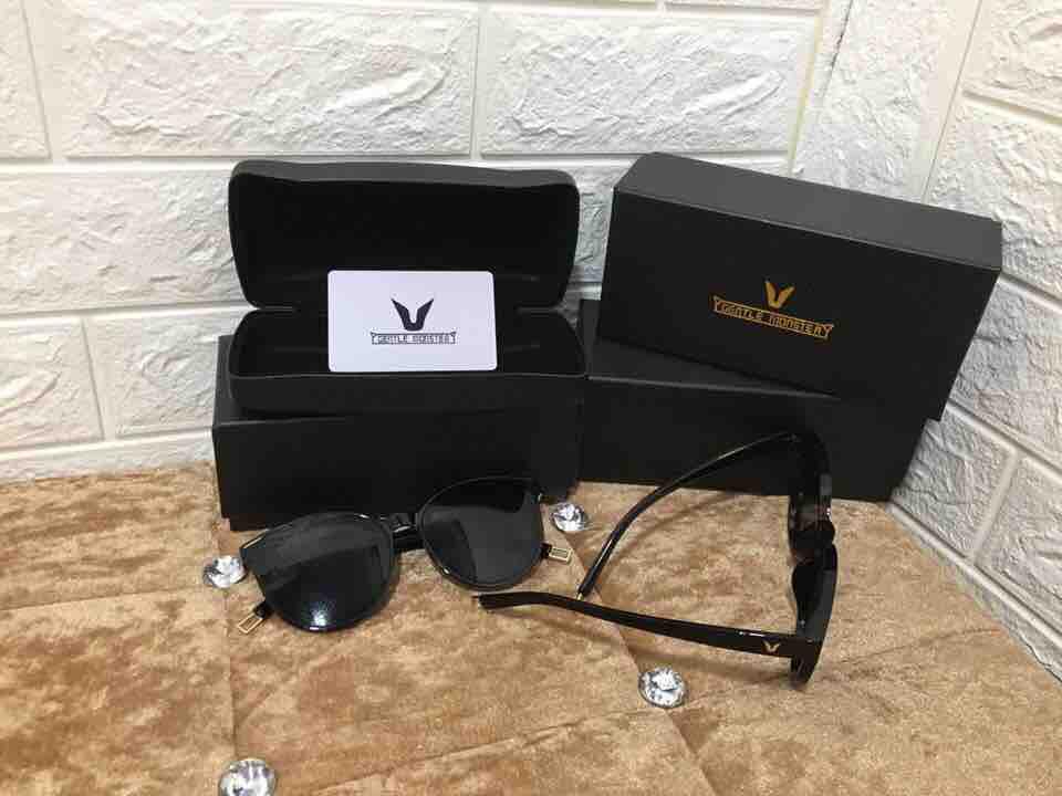 Kính V hộp sang chảnh 75.000 đ
