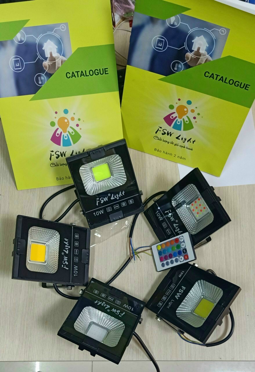Đèn pha rọi đổi màu bằng remote