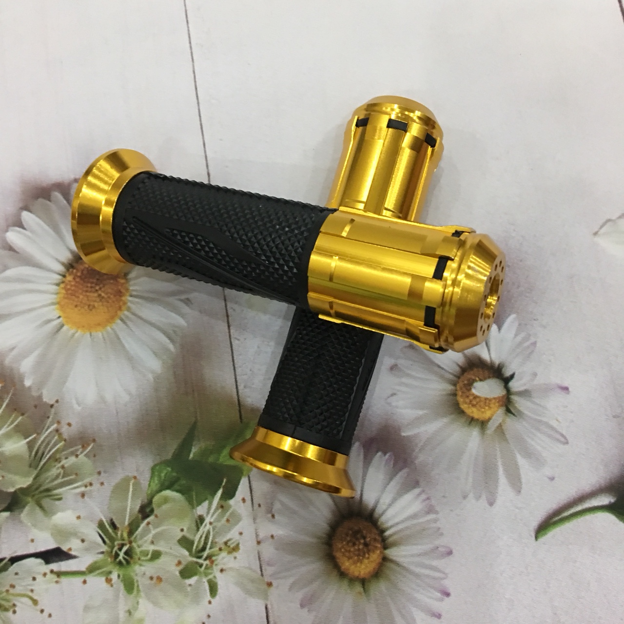 Tay nắm gù BẰNG lắp cho dòng xe Dream -WAVE -HONDA-=YAMAHA- Exciter - tay nắm- màu ngẫu nhiên