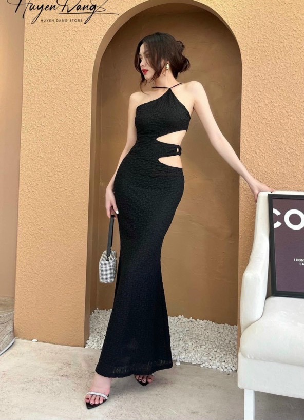 Đầm body yếm lệch bên kiểu khoen bên eo khoét 2 đường bên eo cực sexy , chât thun gân mềm mịn mk