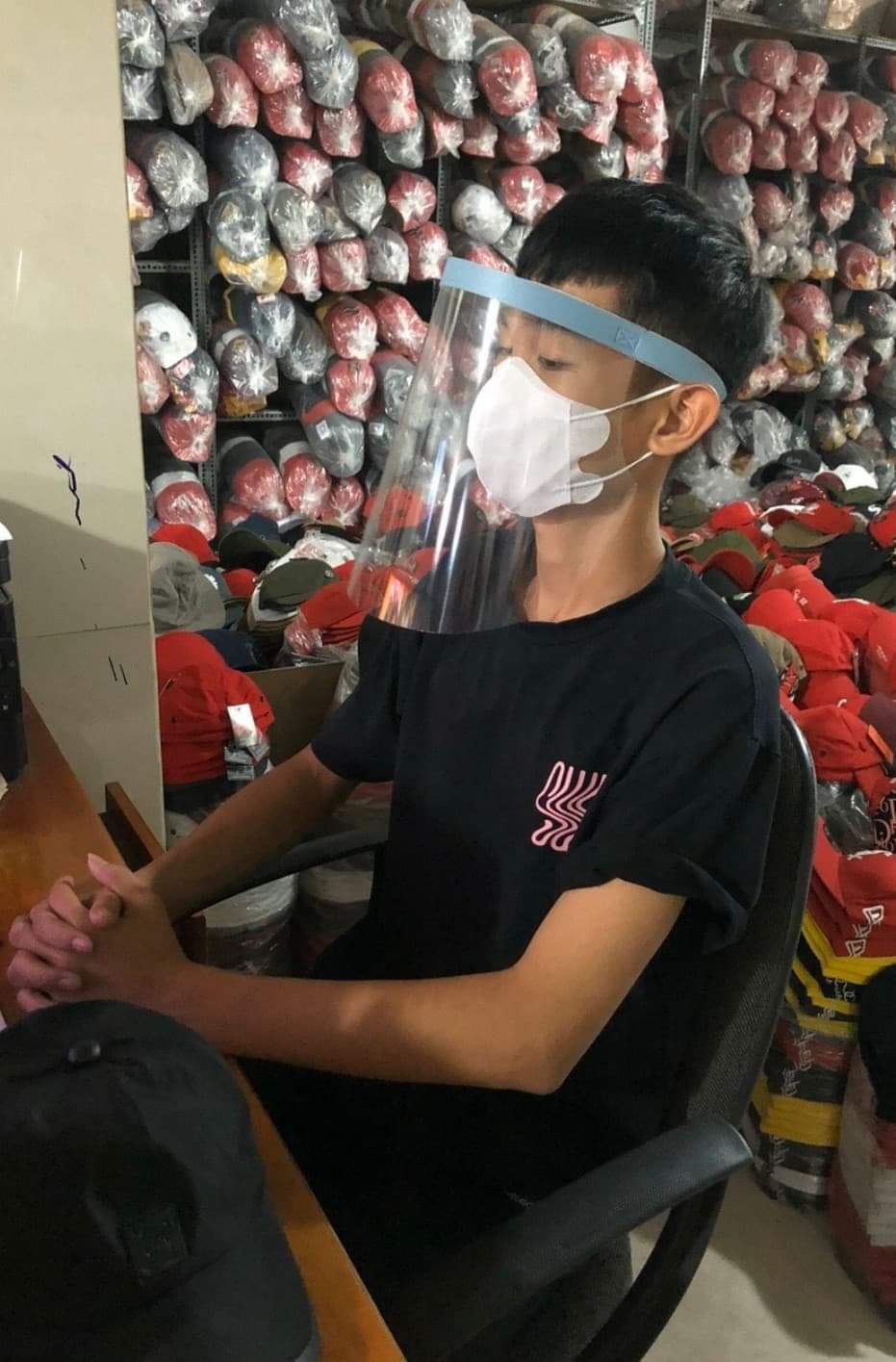 Nón thời trang chống dịch