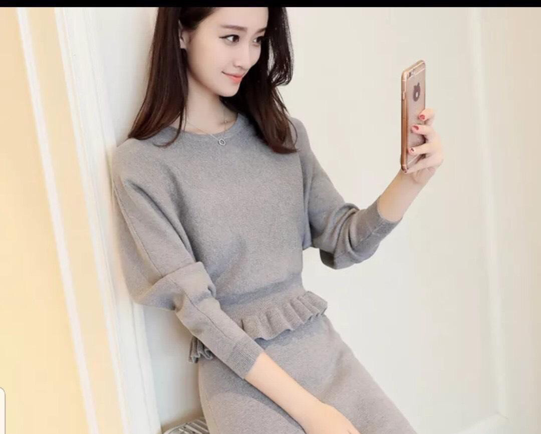 Áo thun phối đuôi bèo tay dài cổ cao siêu xinh 174