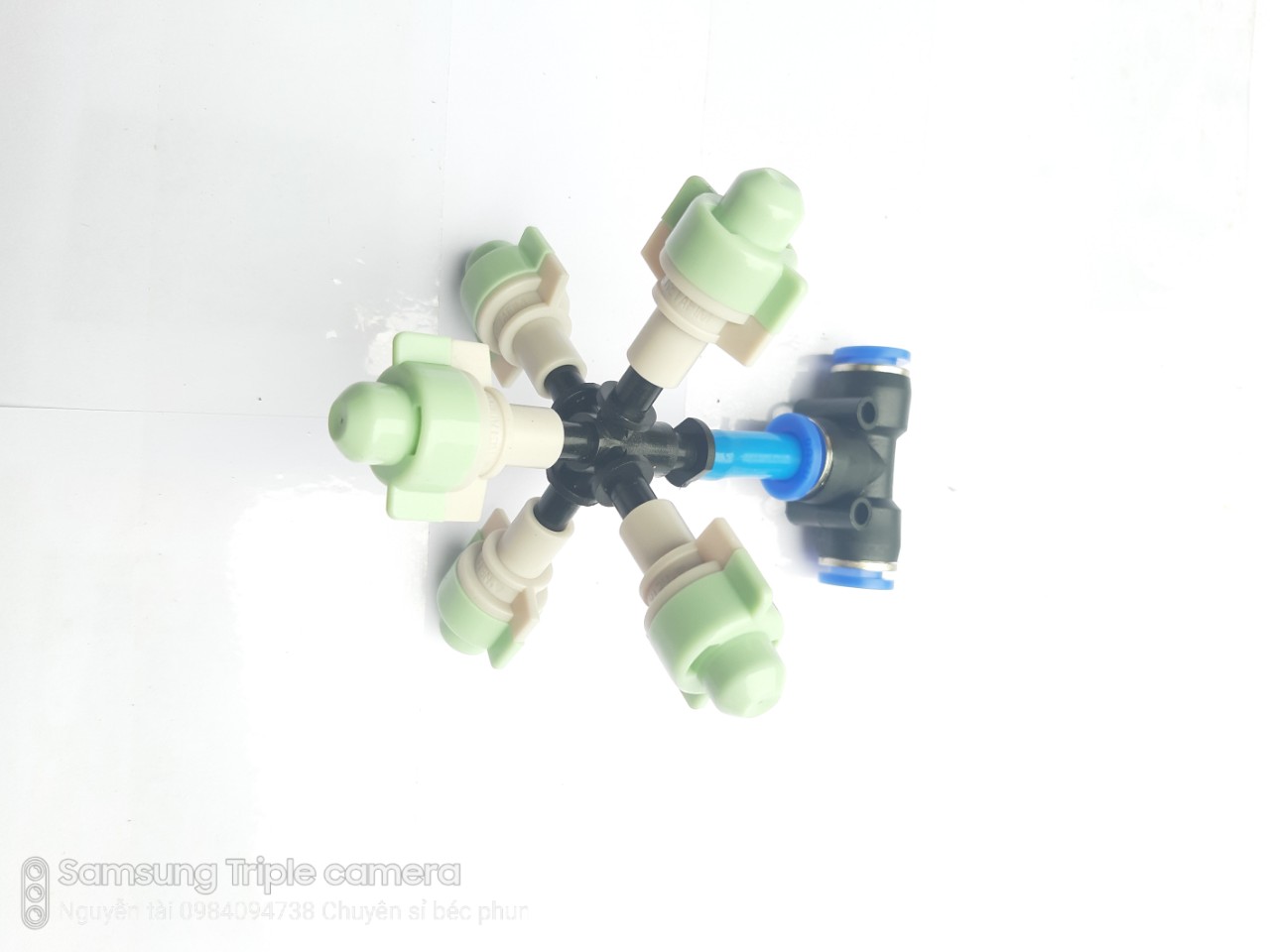 10 bộ béc phun sương 5 ,6 ,7 cửa nhựa netafim nối ống t8 khách vui lòng chọn