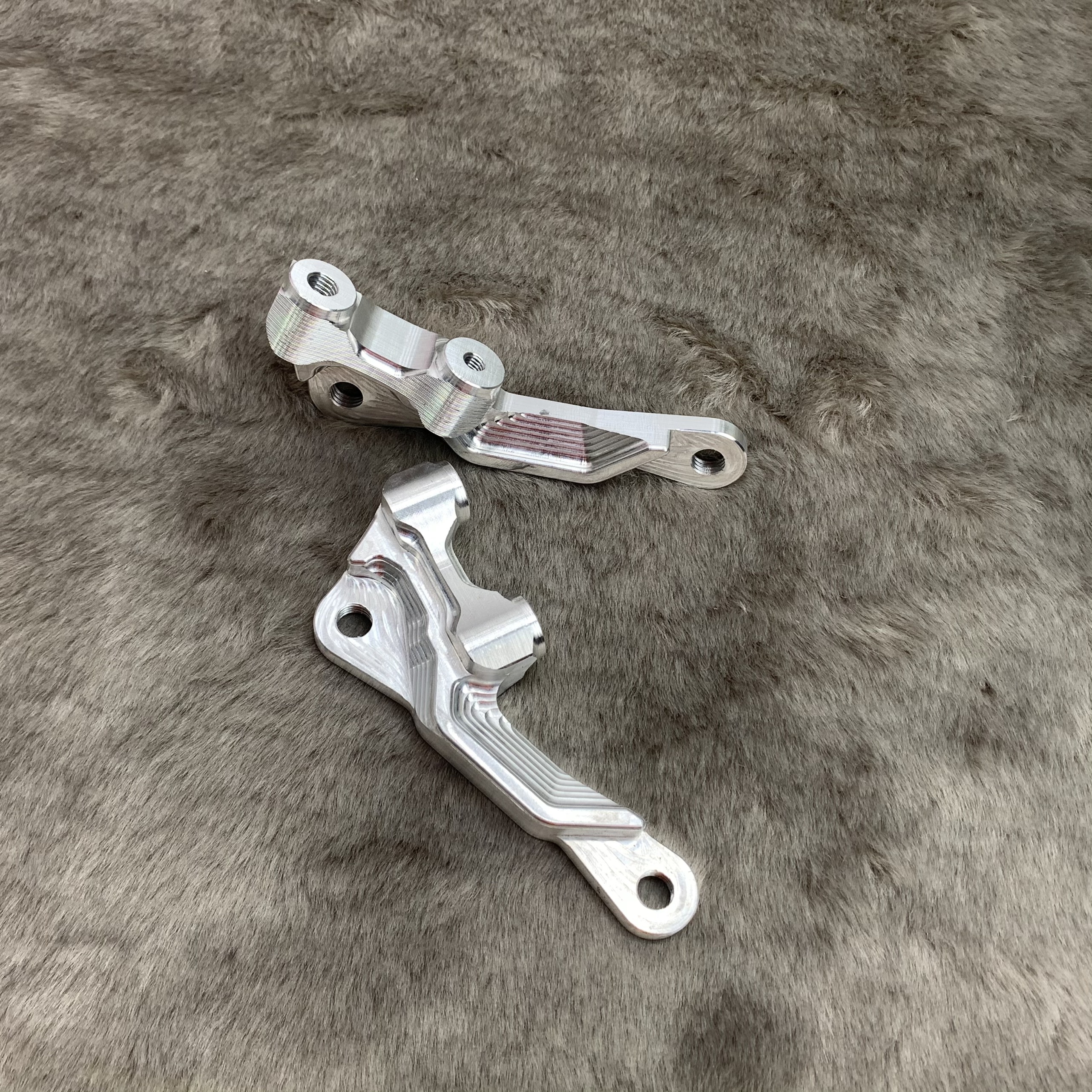 Pát heo Nisin , Brembo 4 Pis lỗ trụ 6 -8 SiRius , Ex135 cho xe đi đĩa 260mm , 267mm, làm bằng nhôm CNC nguyên khối