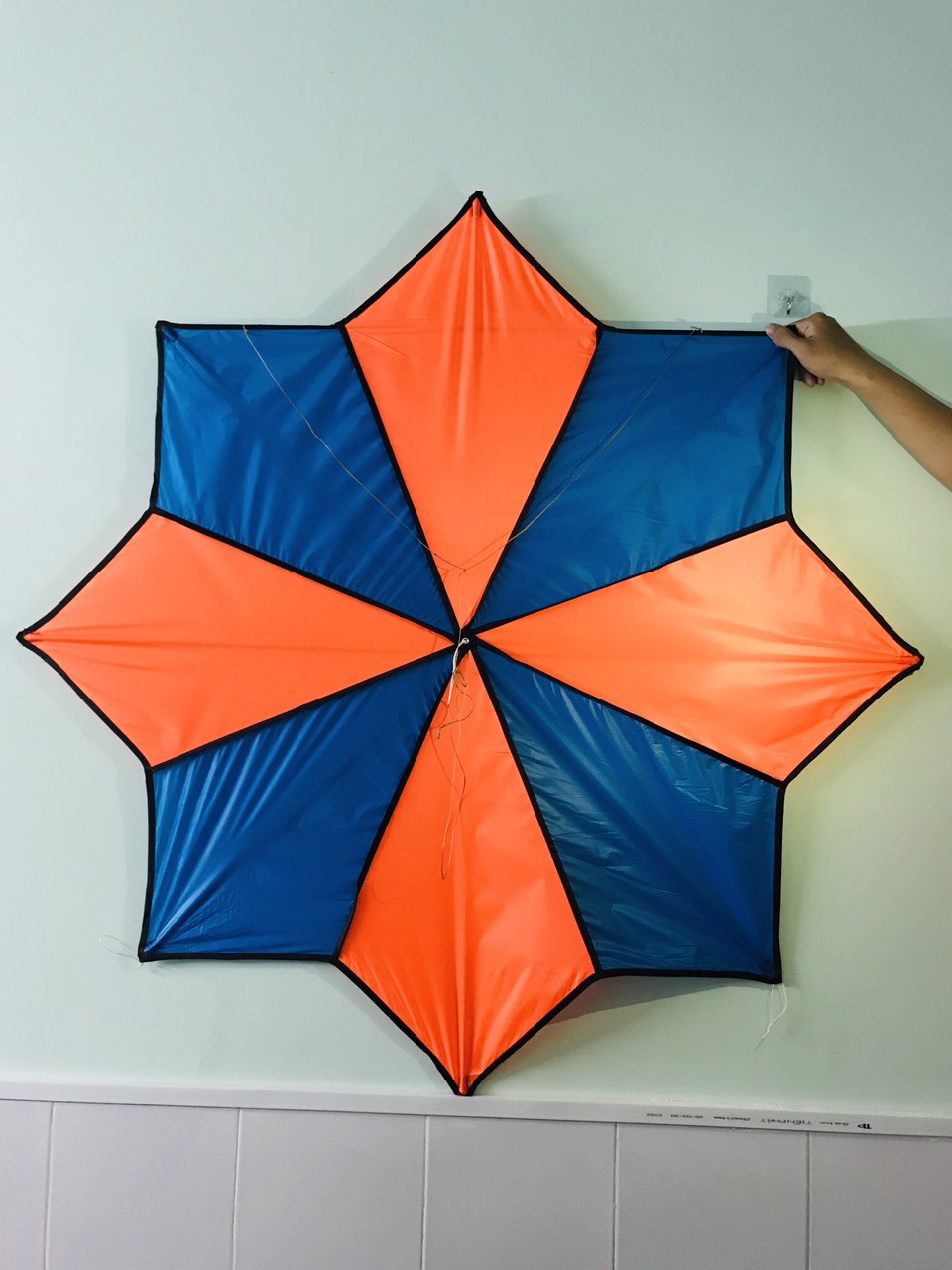 [HCM]COMBO 1 TẶNG 1] Diều sắc màu 8 cánh kèm đuôi vòng dài 30M ( Tặng tay cầm thả diều lớn 100m dây ) - ẢNH THẬT