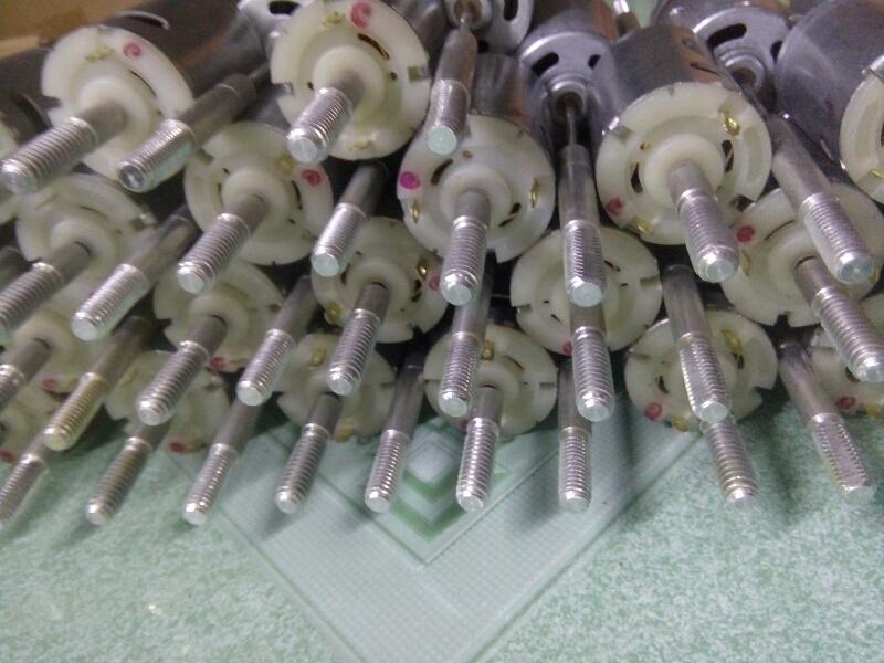 MOTOR QUẠT 12vdc có sẳn cốt