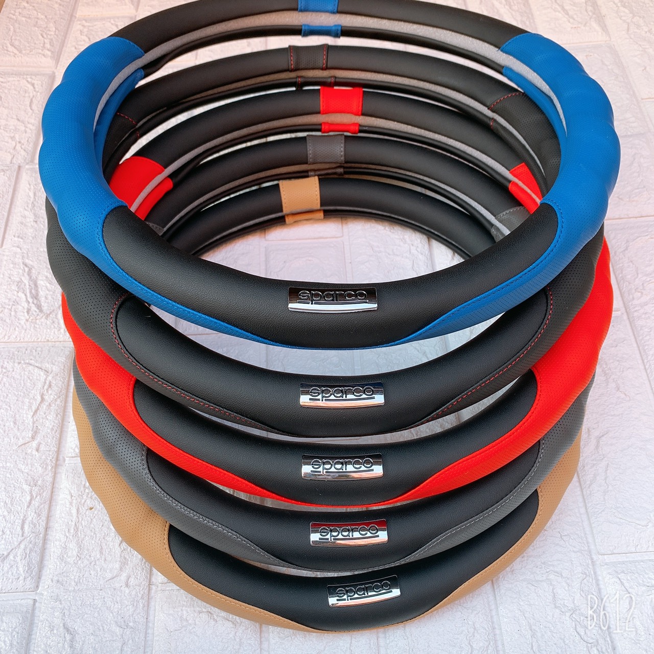 Bọc vô lăng Sparco tem kim loại Inox cao cấp, cho mọi dòng xe, độ bền cao, ôm sát tay lái