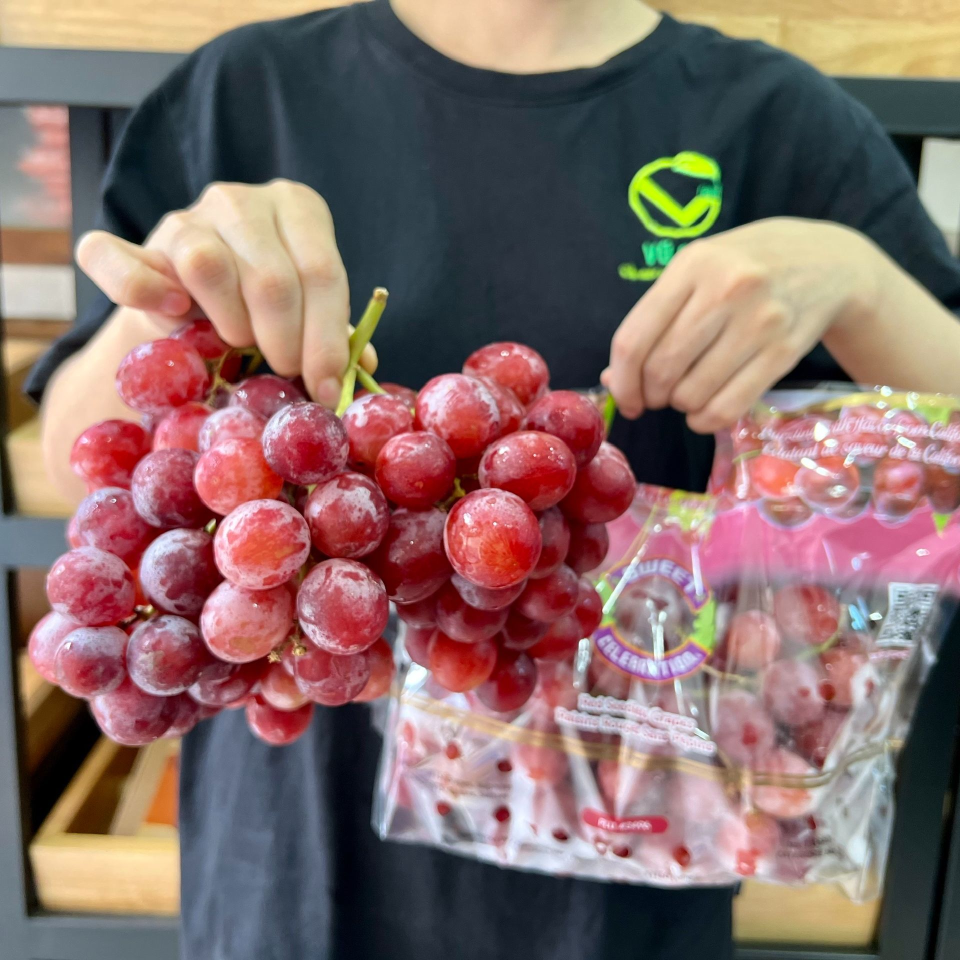 VG FARM Nho Đỏ Mỹ sweet celebration - Cuống tươi xanh, giòn ngọt