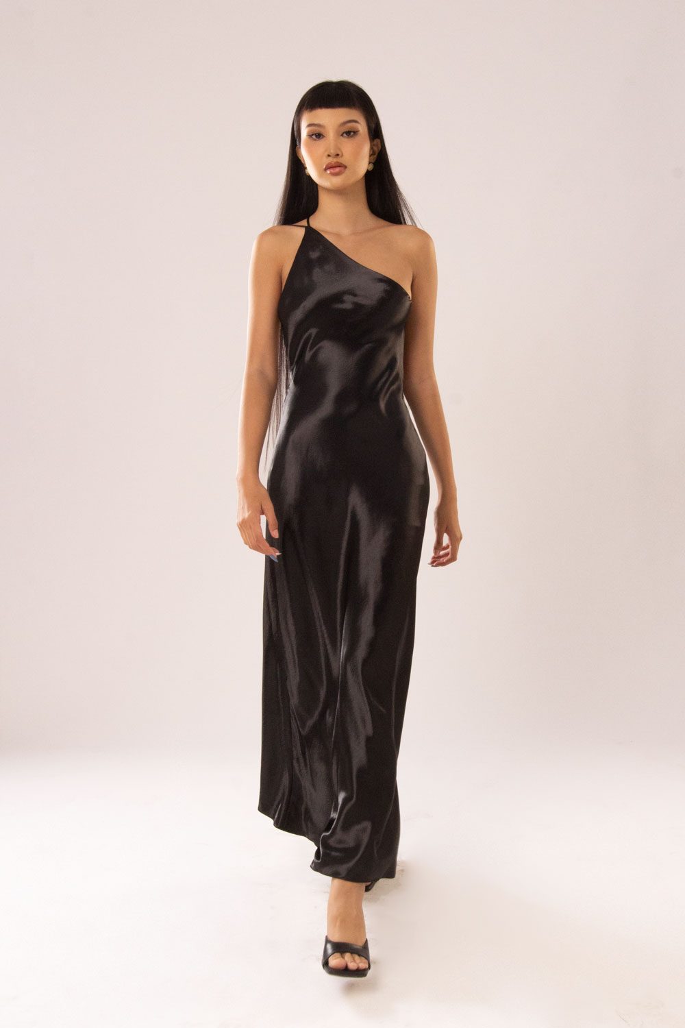 Đầm Cổ Chéo Satin Ally Daphale