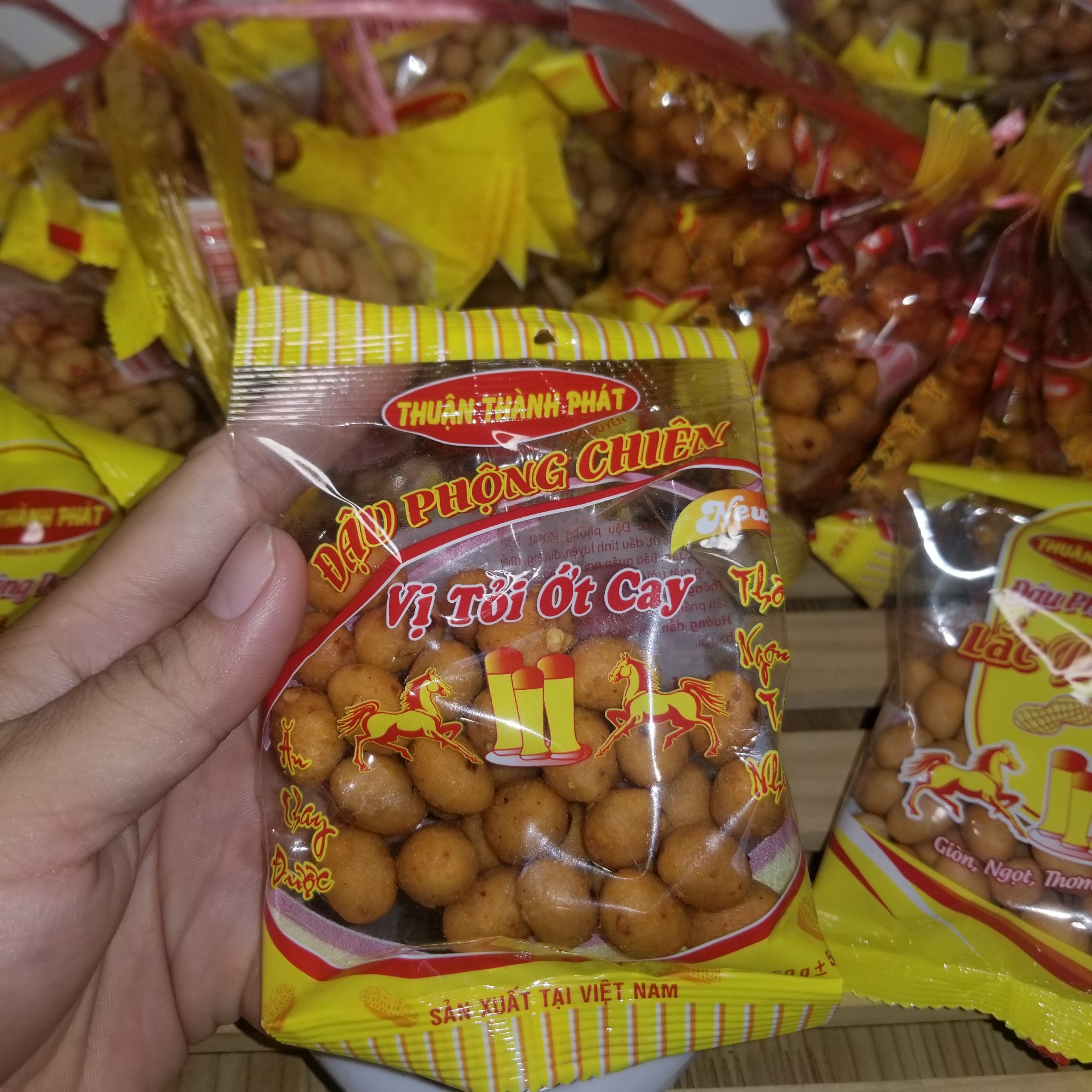 Combo 10 bịch đậu tỏi ớt, nui chiên an toàn thực phẩm