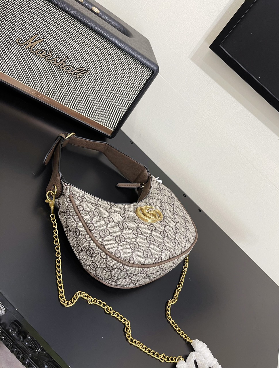 Thu giữ gần 1500 túi xách giả nhãn hiệu Hermes Dior Chanel giá  3000040000 đồng  Báo Người lao động