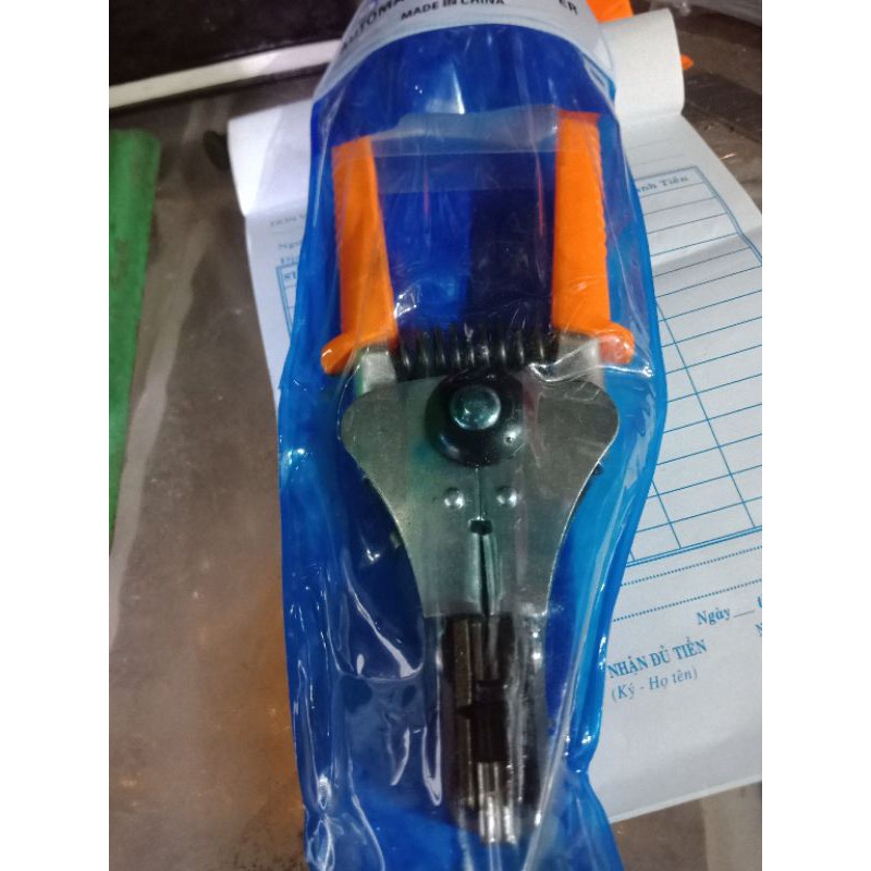 Kiềm tuốt dây điện