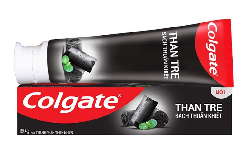 Kem đánh răng Colgate Thiên Nhiên kháng khuẩn từ than tre và bạc hà 180g