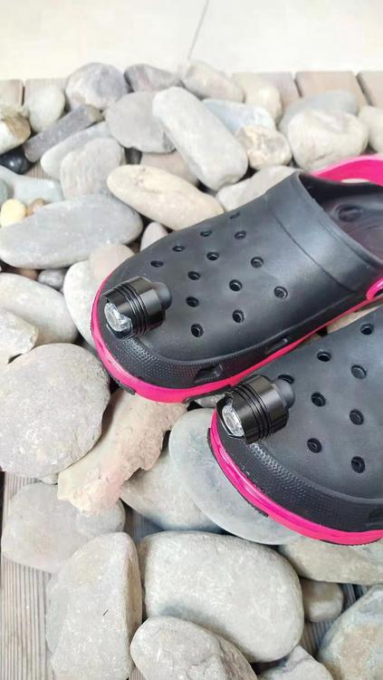 Strap-on sports hole shoes lamp bright stable pressure