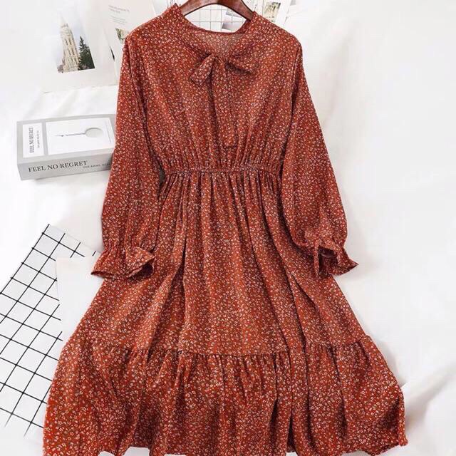 Váy hoa nhí cổ thắt nơ chun eo màu cam gạch (hình shop tự chụp)