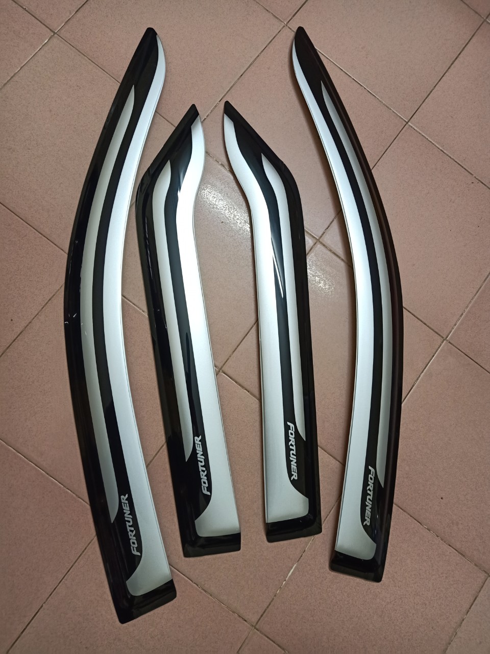 Bộ vè che mưa toyota fortuner