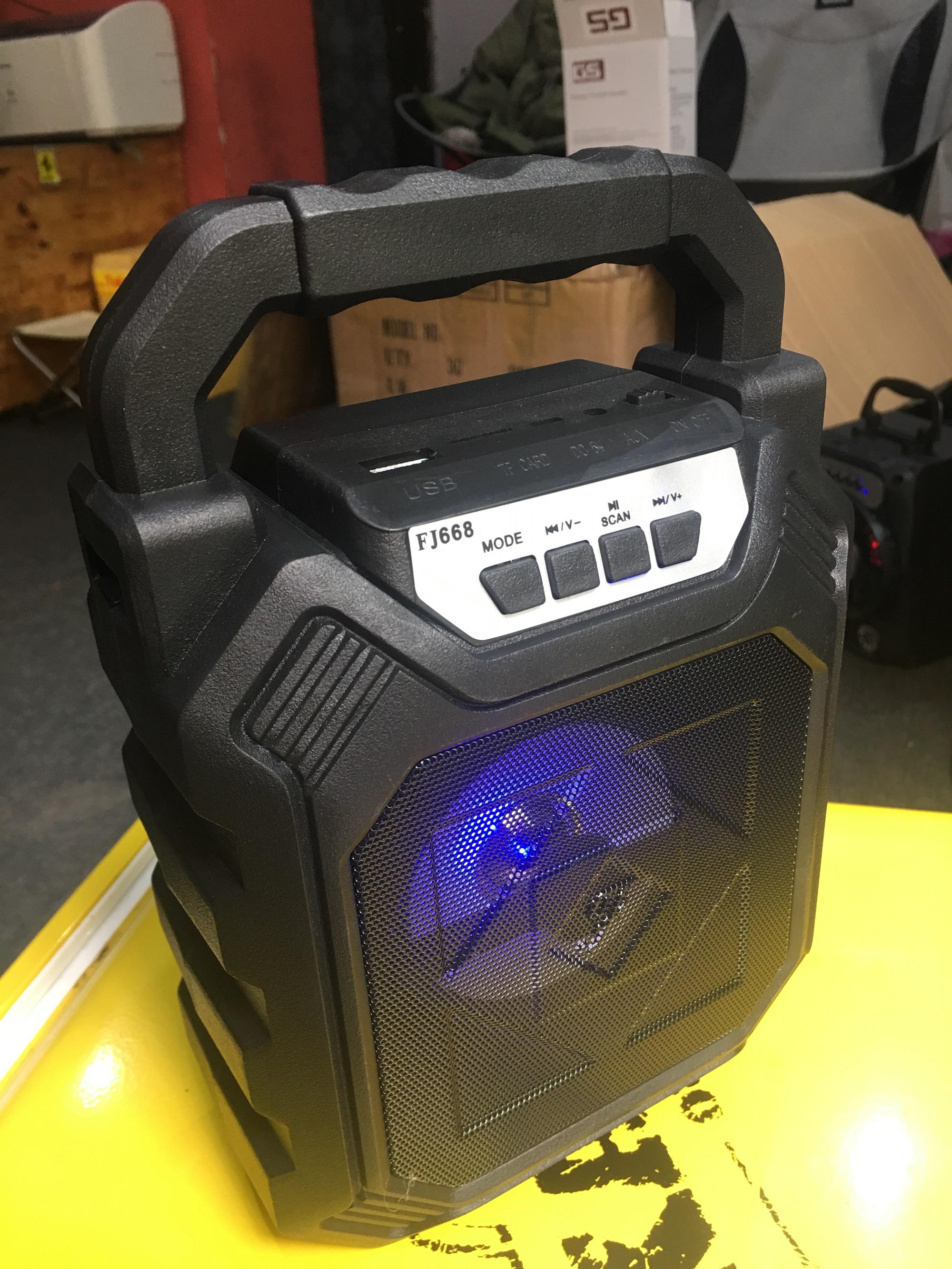 Loa Bluetooth xách tay có led