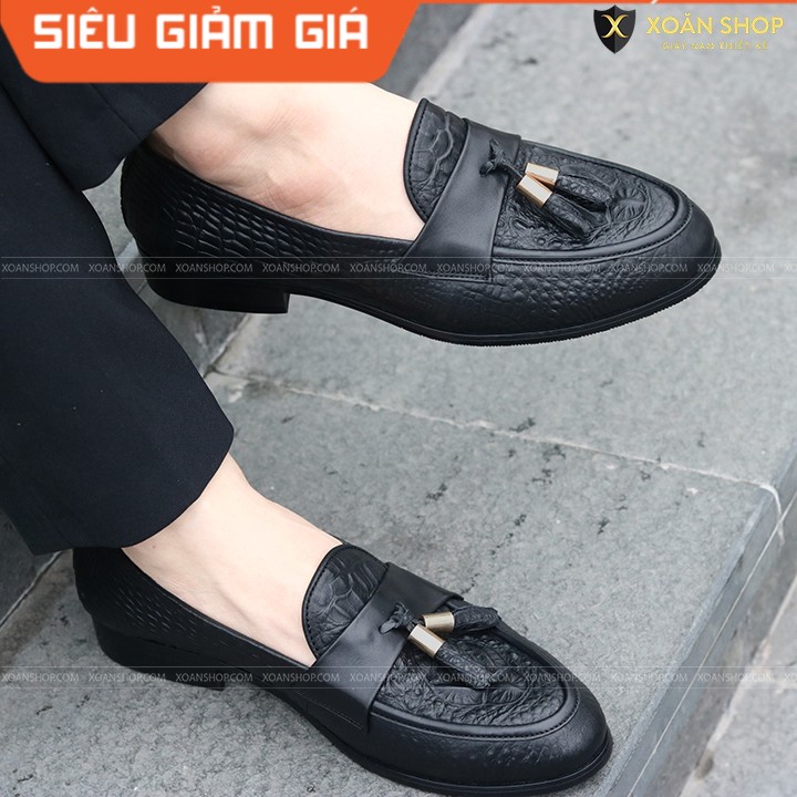 GIÀY LƯỜI NAM CÔNG SỞ-DA Pu DẬP VÂN CÁ SẤU CÓ CHUÔNG MÀU VÀNG ĐẾ PHIP GỖ CAO 3CM MÃ X091-2 MÀU ĐEN