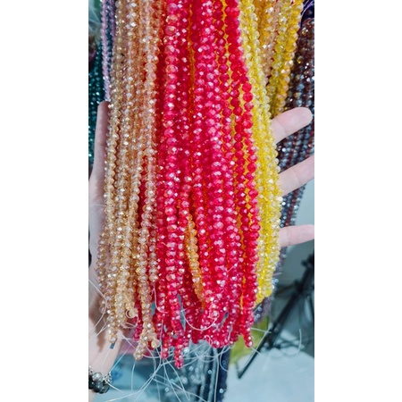Khoảng 110 hạt pha lê bánh cam 4mm thủy tinh nhiều màu tương ứng 1 sợi