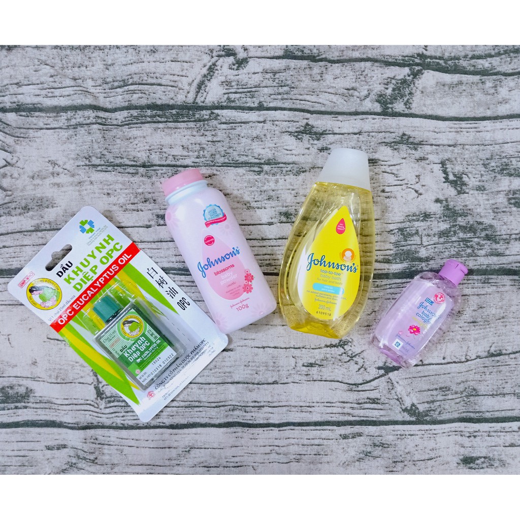 [HCM]Combo 4 Món Đồ Dùng Phòng Tắm Cho Bé Sơ Sinh Johnson"s Babby(1 Chai Dầu1 Hộp Phấn Rôm1 Chai Nước Hoa1 Chai Tắm Gội)