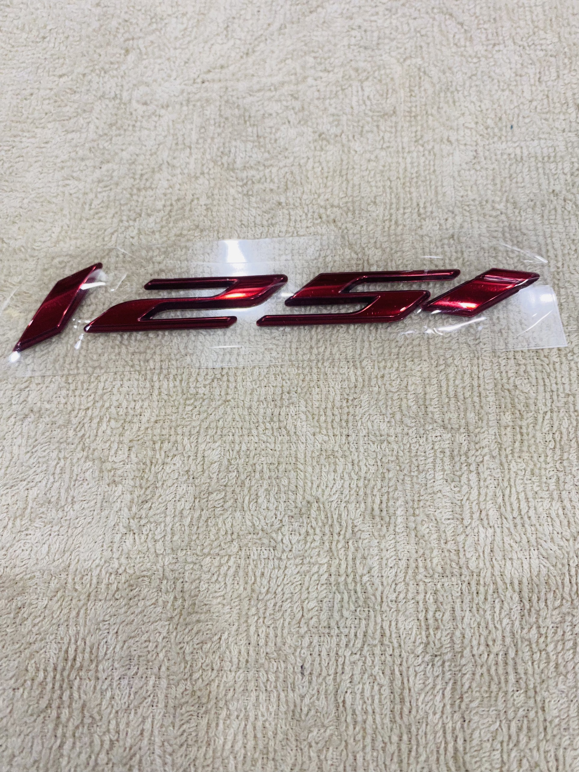 [Giá 1 chữ] Tem dán xe máy chữ nổi 125i zin màu đỏ có sẵn keo siêu dính