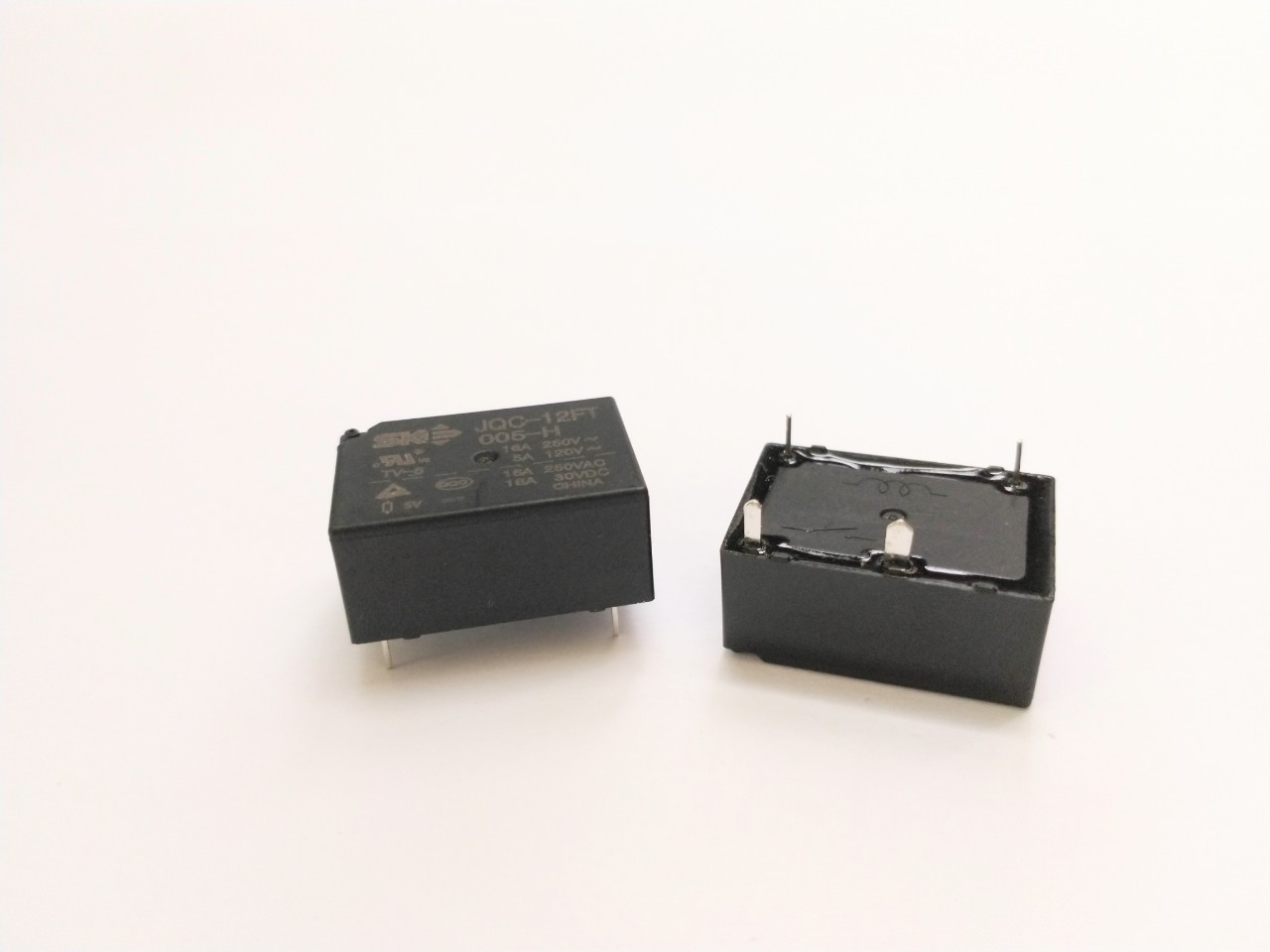 Rơ le relay JQC-12FT-005-H  5V 16A 4 chân