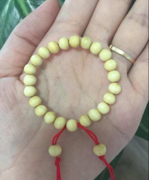Vòng dâu tằm đeo tay chân cho bé