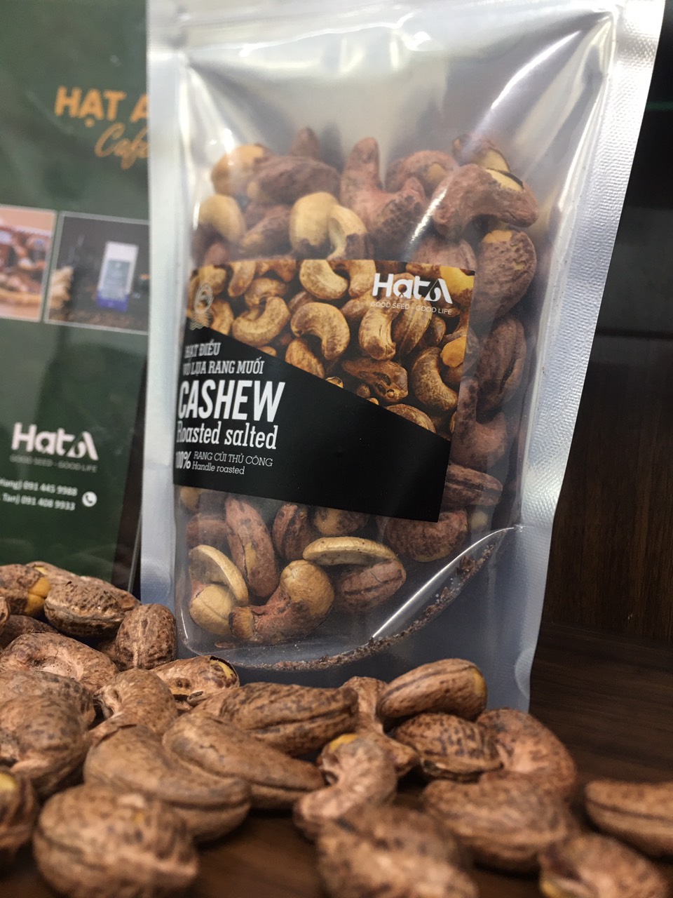 Hạt Điều Rang Muối Vỏ Lụa Hạt A Cafe 100% Rang Củi Thủ Công Không Chất Béo, Cholesterol, Giữ Nguyên Vị Thơm Ngon Giòn Rụm, Bùi Bùi Béo Ngậy - Dạng Gói 250g