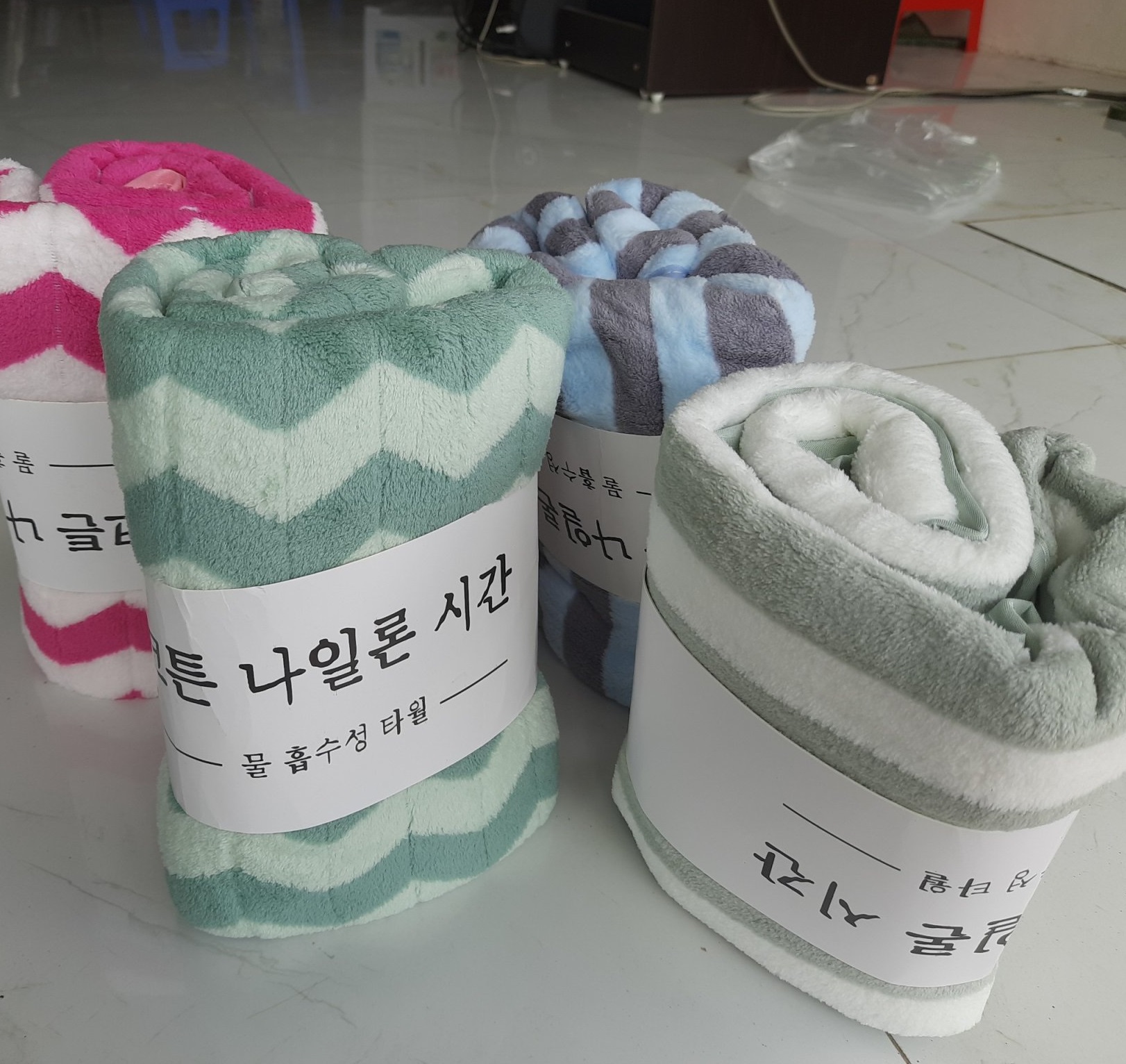 Khăn tắm lông cừu kẻ sọc siêu dày, mềm mịn, thấm hút cực tốt kích thước 70x140 - khăn tắm hàn quốc kẻ lớn litchee shop