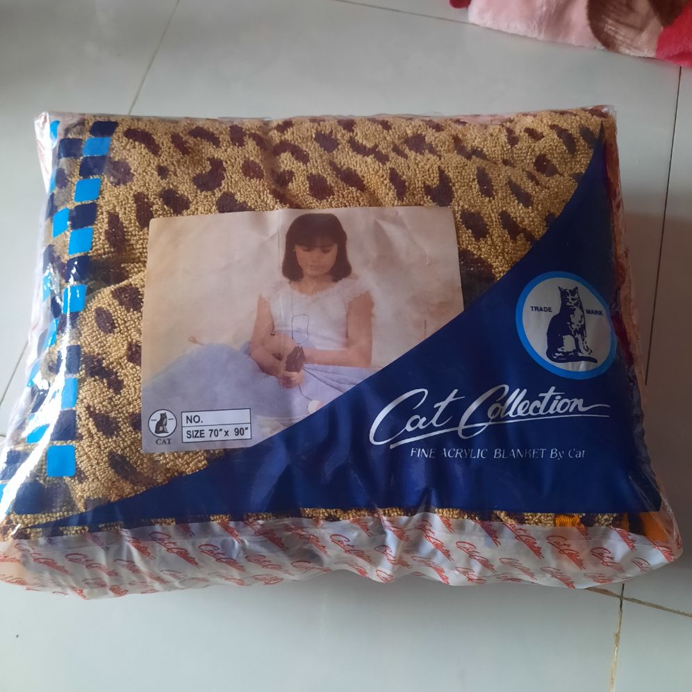 Mền chỉ con mèo hiệu catcollection thái lan tặng 2 gói nước xả hygiene