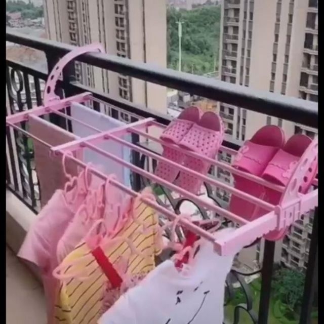 giá phơi đồ ban công