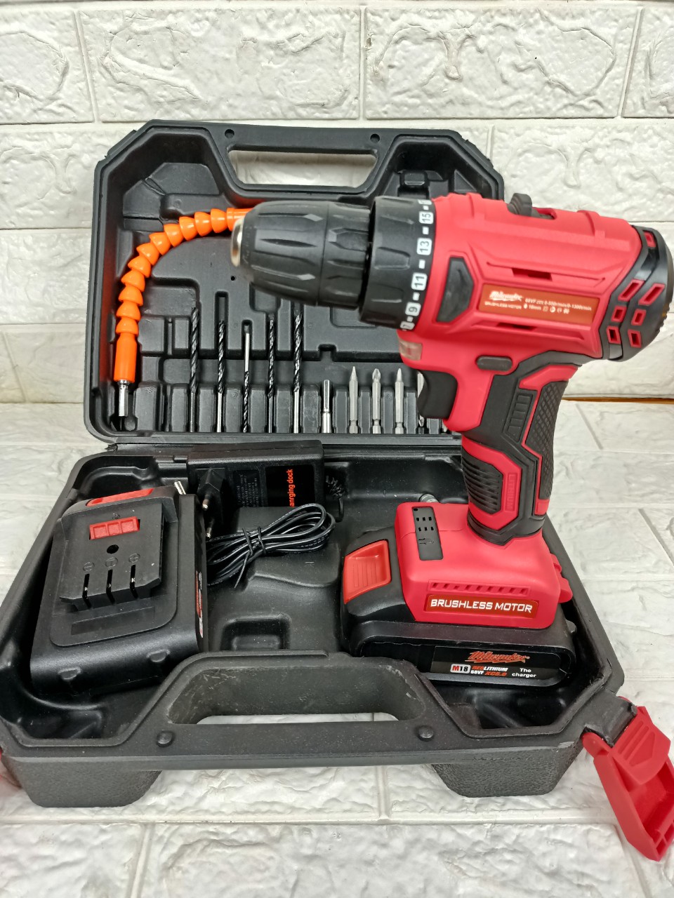 Máy khoan pin milwaukee 18v hàng không chổi than