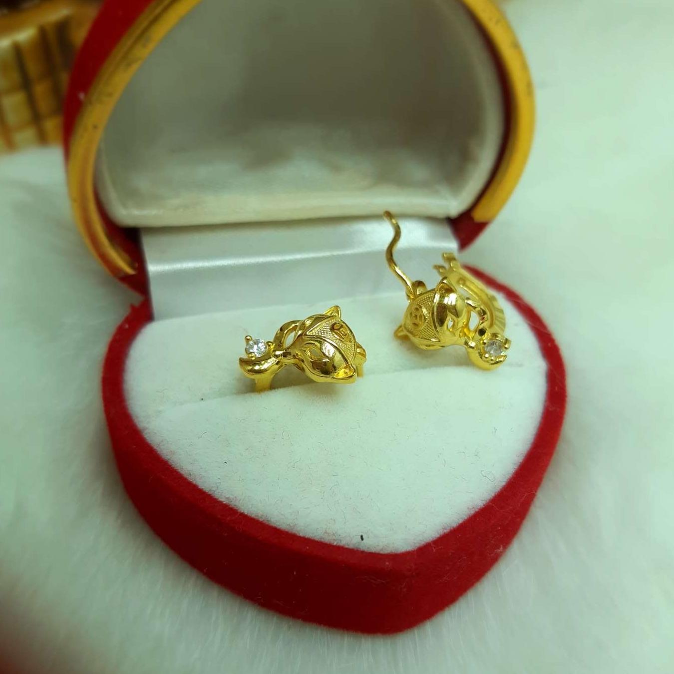 Khuyên tai vàng tây mặt hồ ly