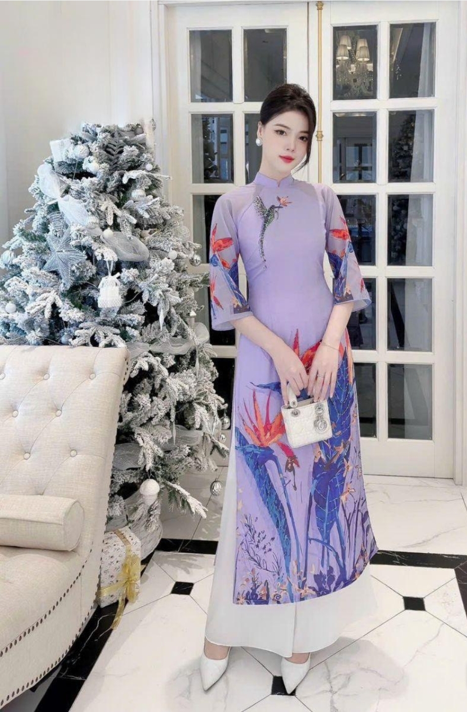 Áo dài nữ cách tân màu tím dịu dàng chất lụa đính kết hoa nổi - Áo dài cách tân Lan Khuê