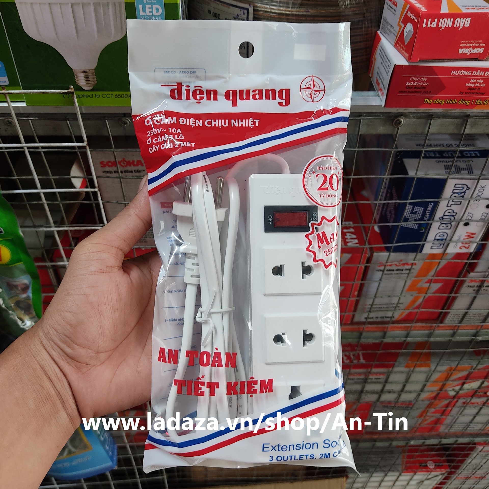 Ổ cắm Điện Quang công suất cao - Ổ cắm điện 3 ổ có công tắc, dây kéo dài Điện Quang 2500w
